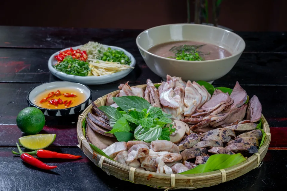 Mâm cơm nóng