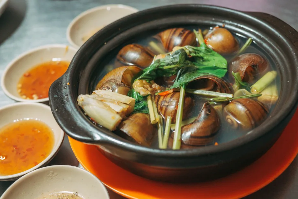 Bếp đang nấu